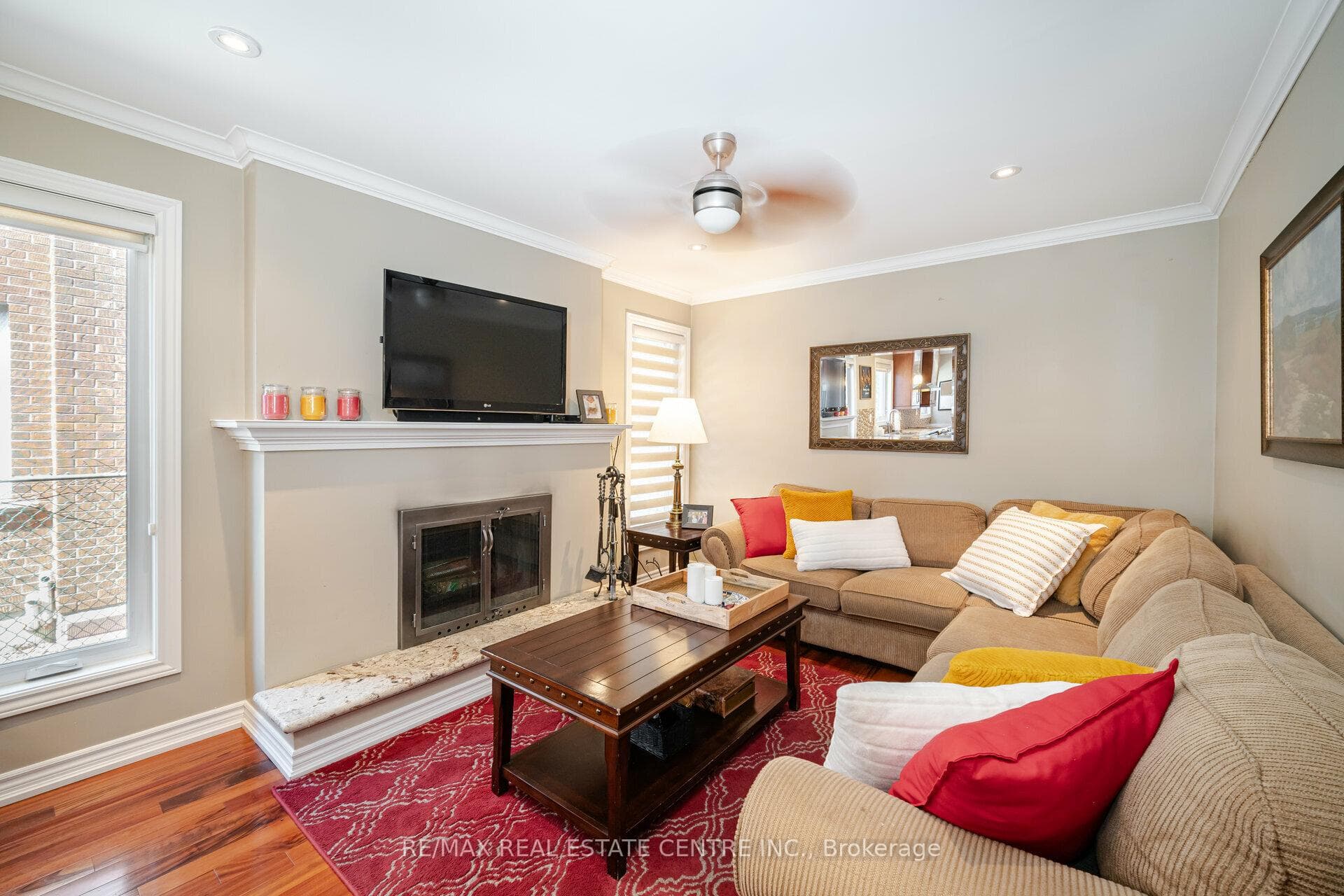 4298 Highgate Crescent photo 7