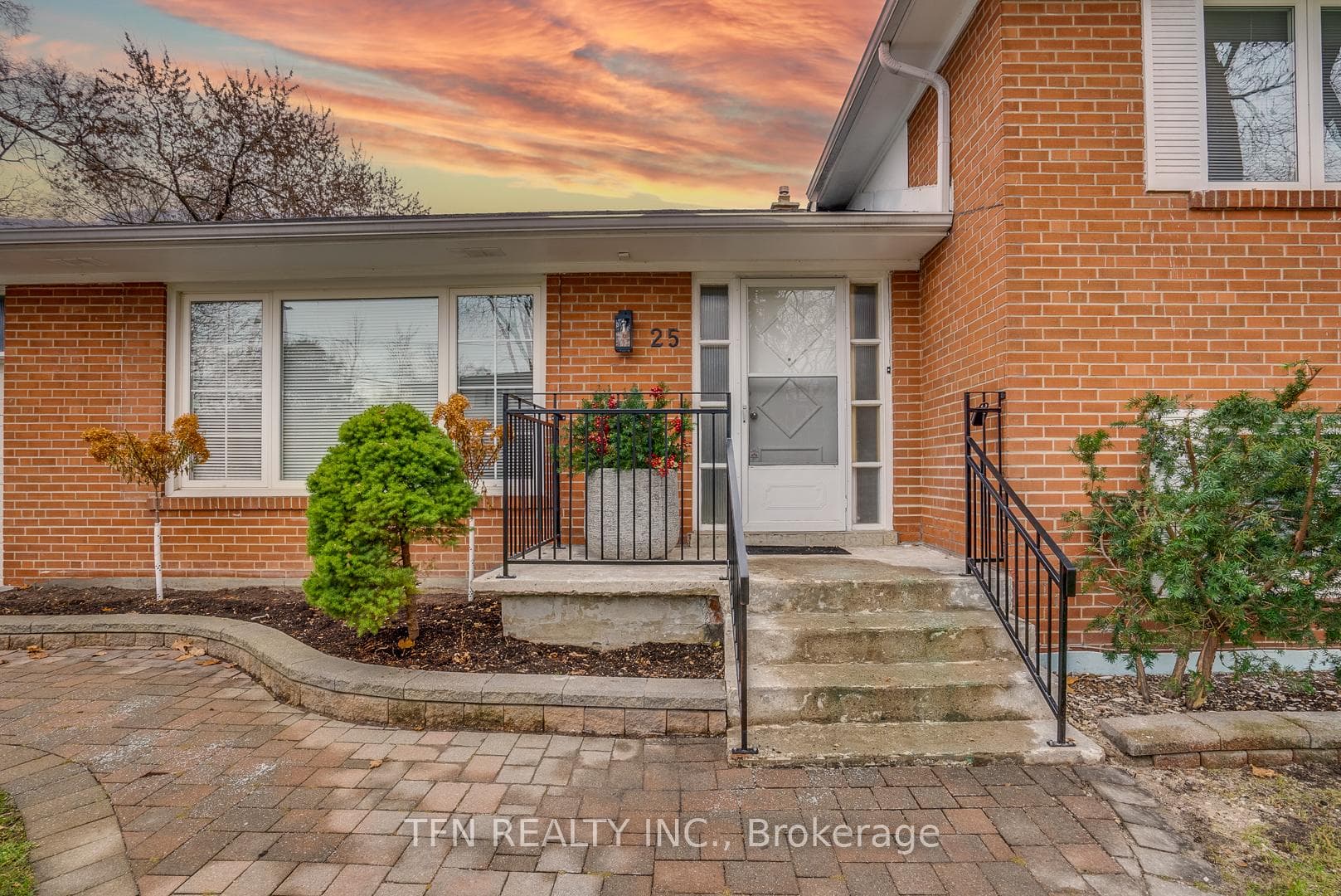 25 Karen Road Unit Upper photo 4