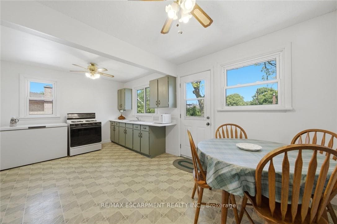 89 Charlotte Street photo 8