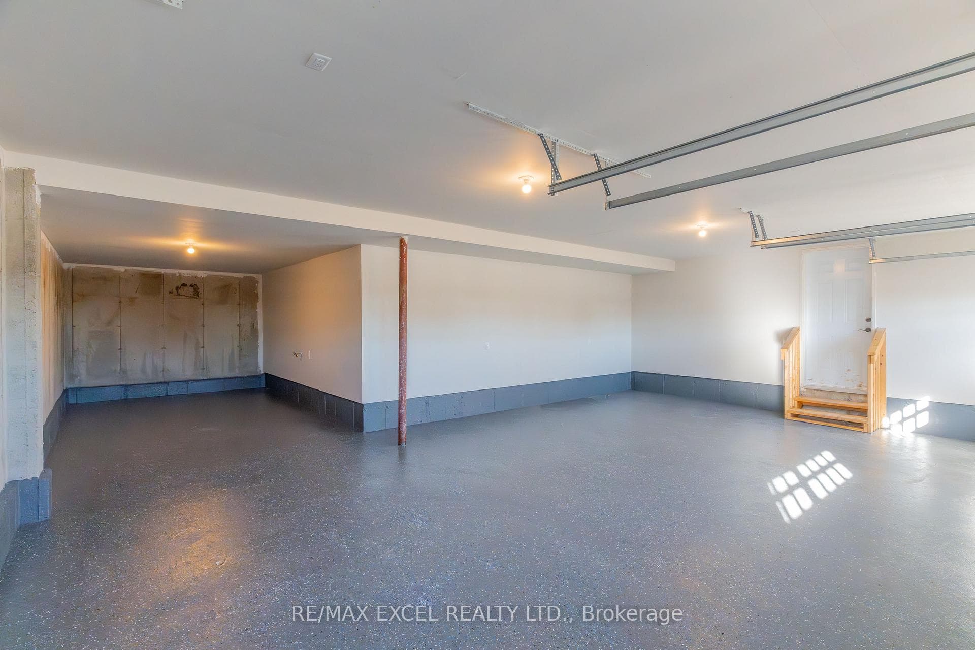 2228 Pemberton Way photo 37