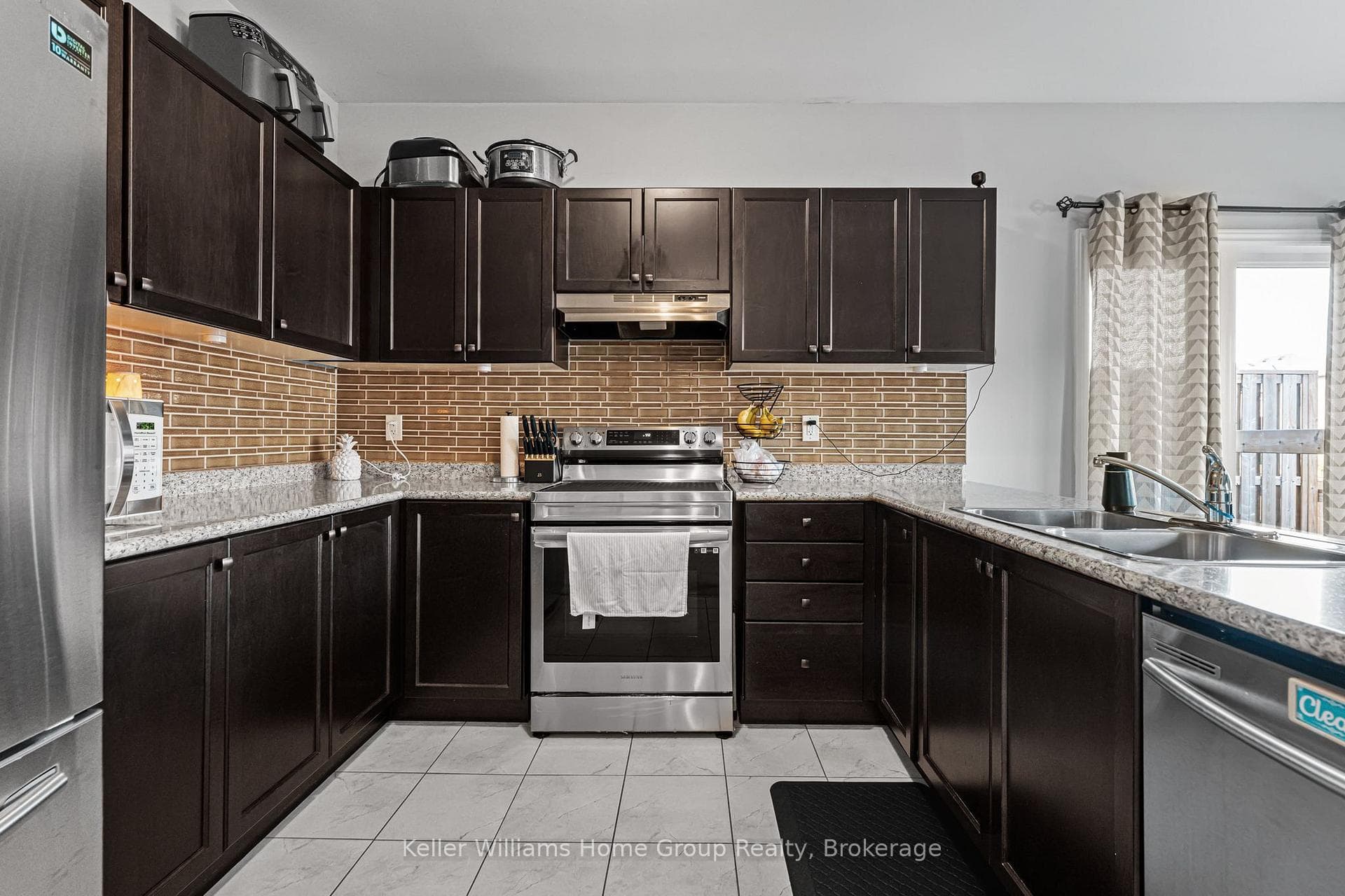24 Courtney Street photo 17
