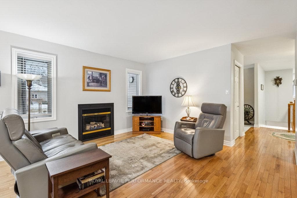 7051 Donwel Drive photo 6