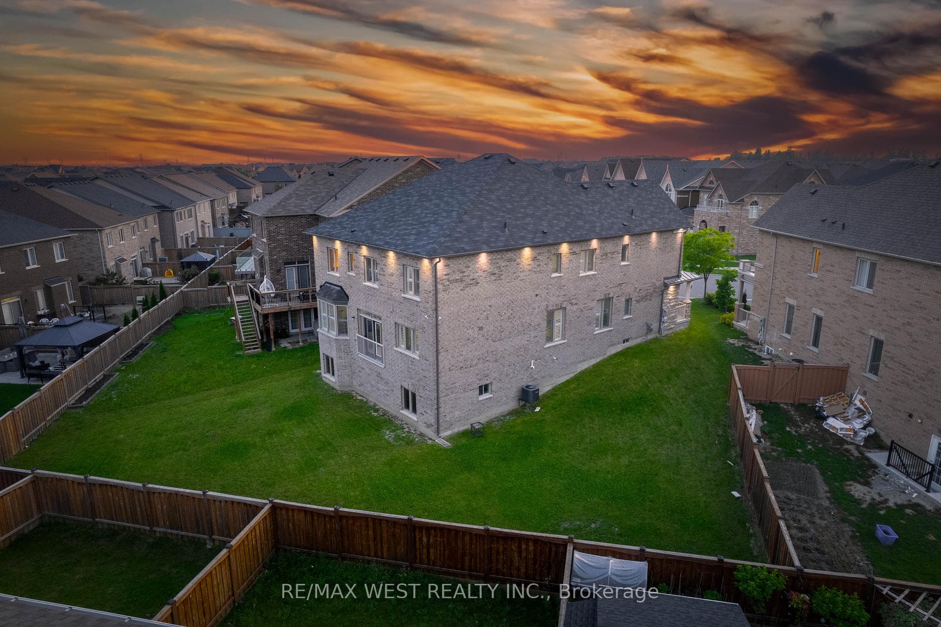 142 Beaconsfield Drive photo 36