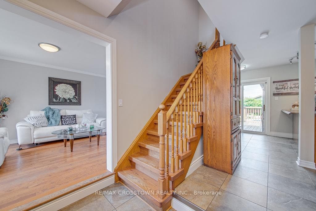 52 Taylor Drive photo 3