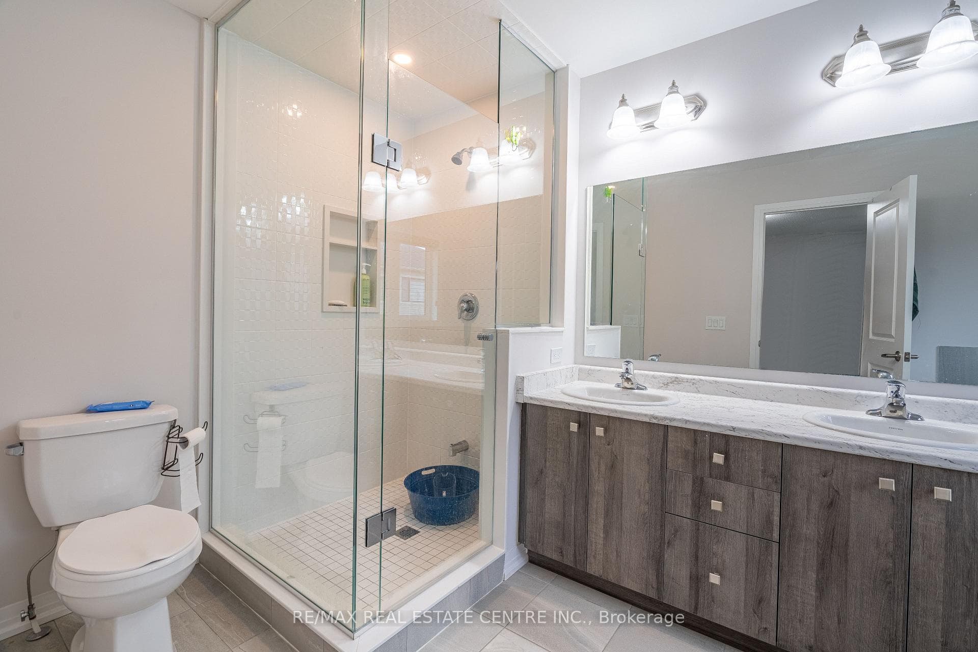 123 Freedom Crescent photo 31
