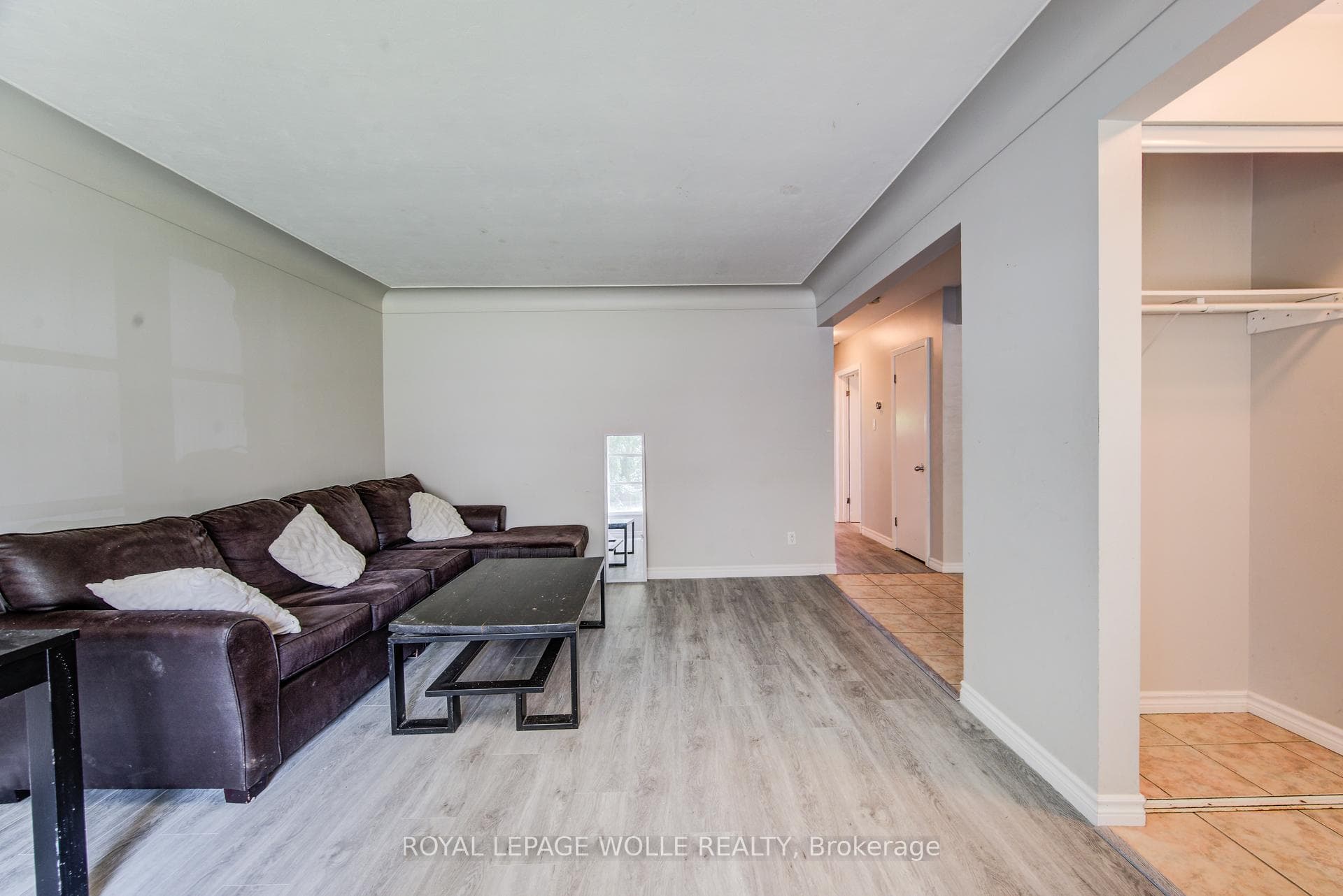 139 Elgin Crescent photo 9