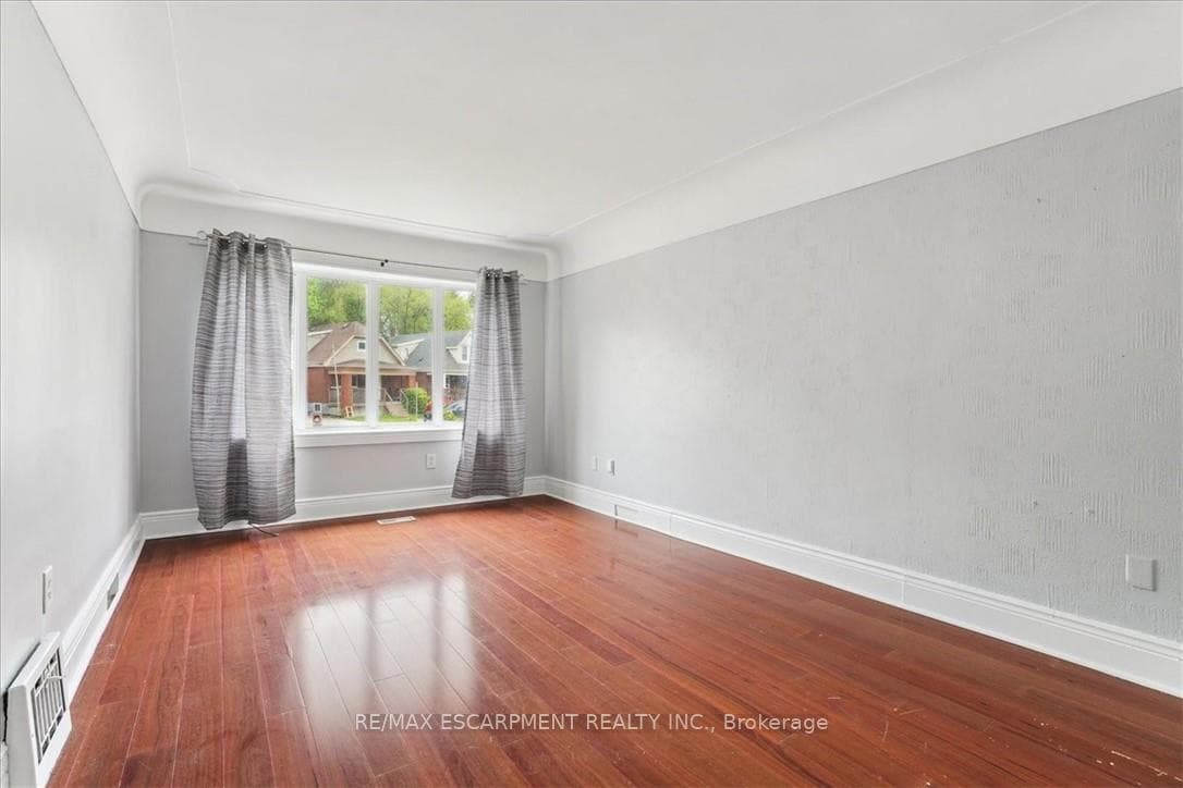 1160 King Street photo 6