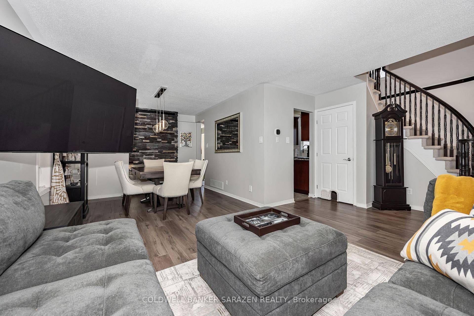 Lving room - dining room in distance