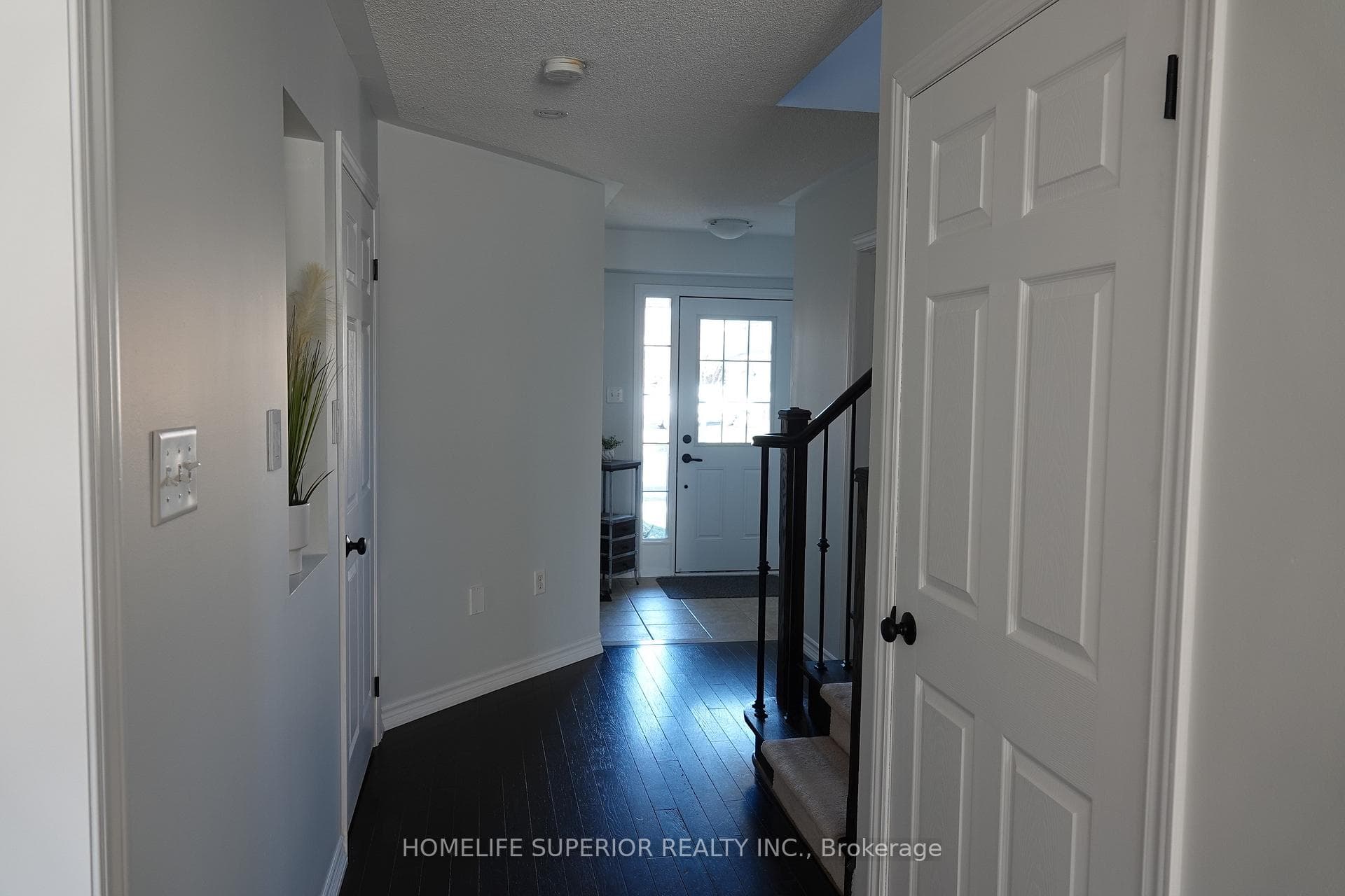 23 Laprade Square photo 5