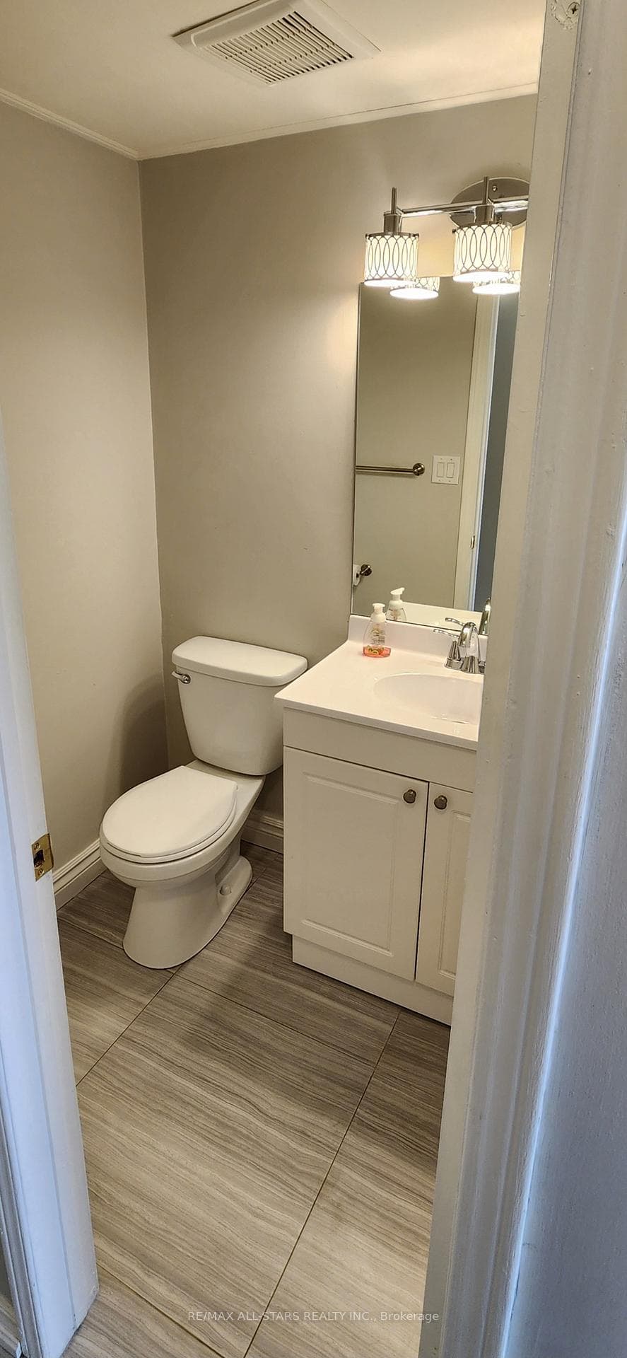 86 Turnberry Crescent photo 3