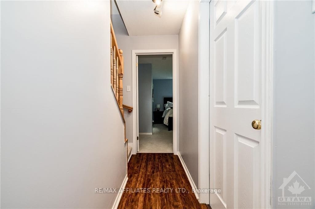 394 CROWNRIDGE Drive photo 15
