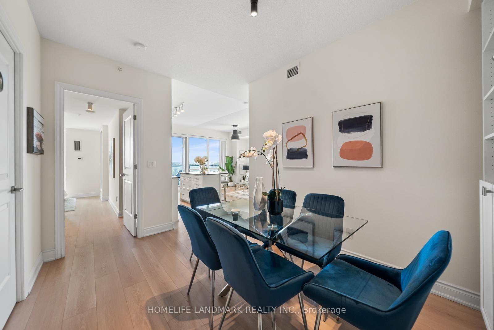 9088 Yonge Street Unit 702A photo 12
