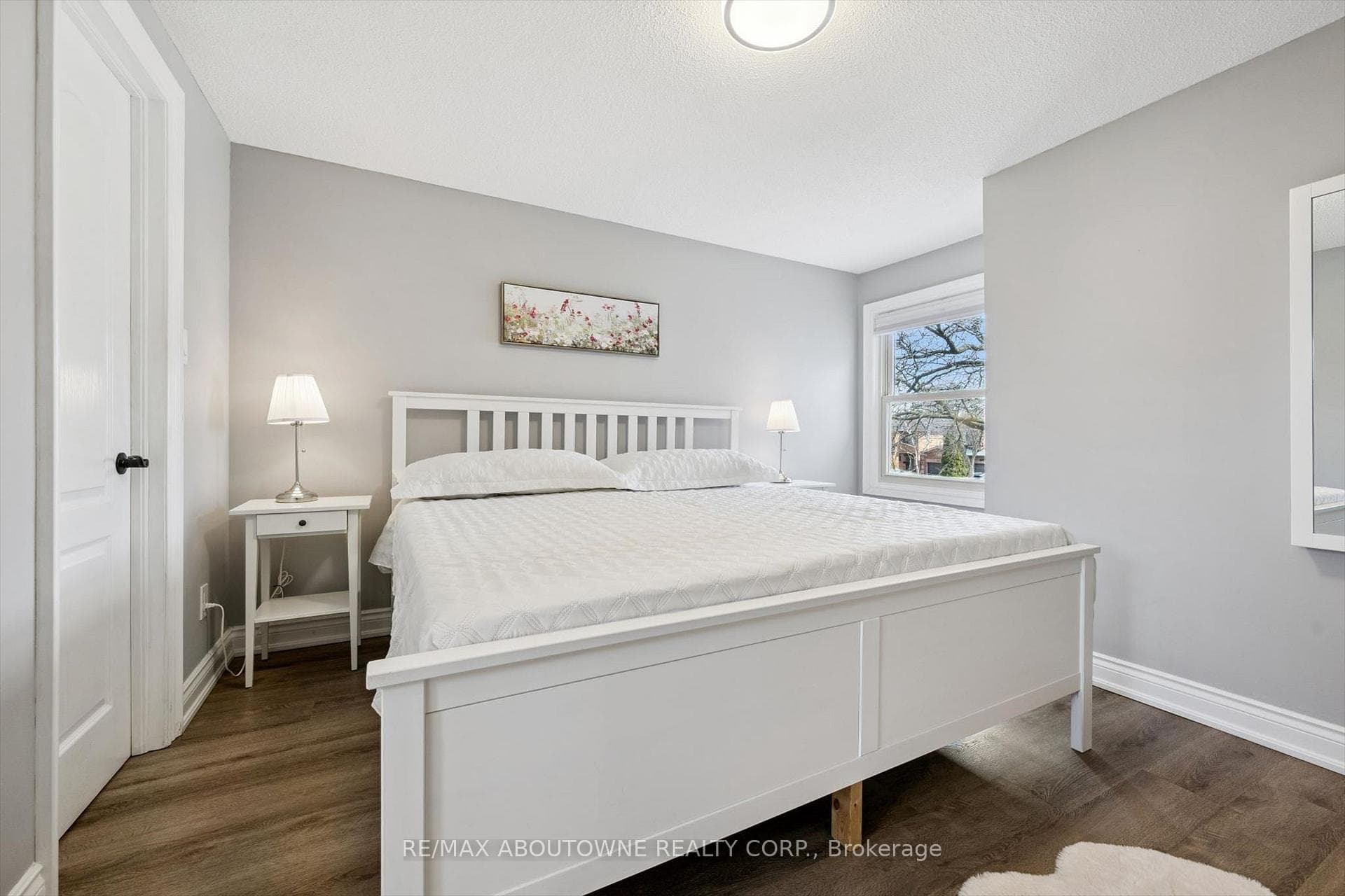 395 Maidstone Crescent photo 18