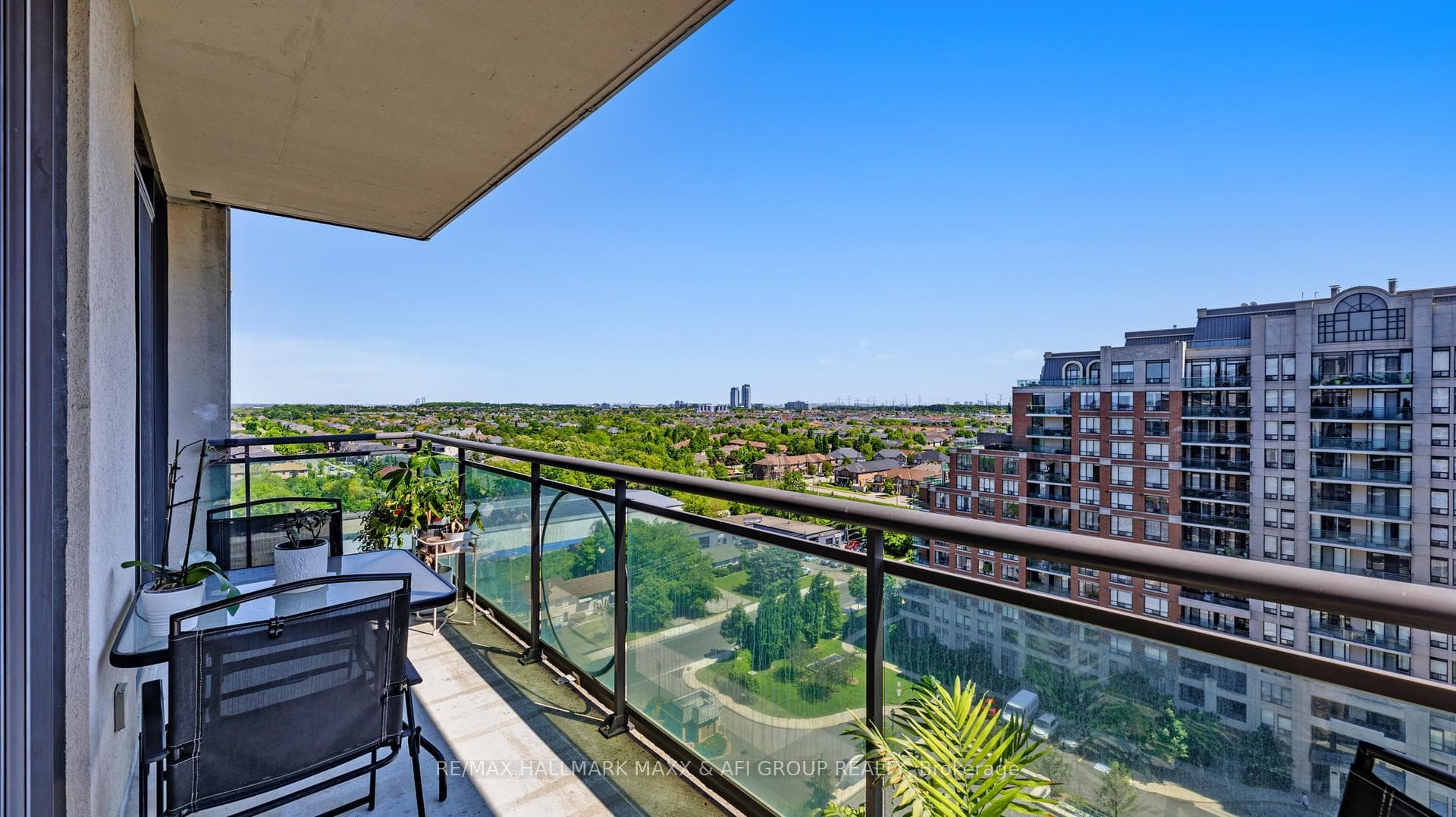 350 RED MAPLE Road Unit LPH7 photo 16