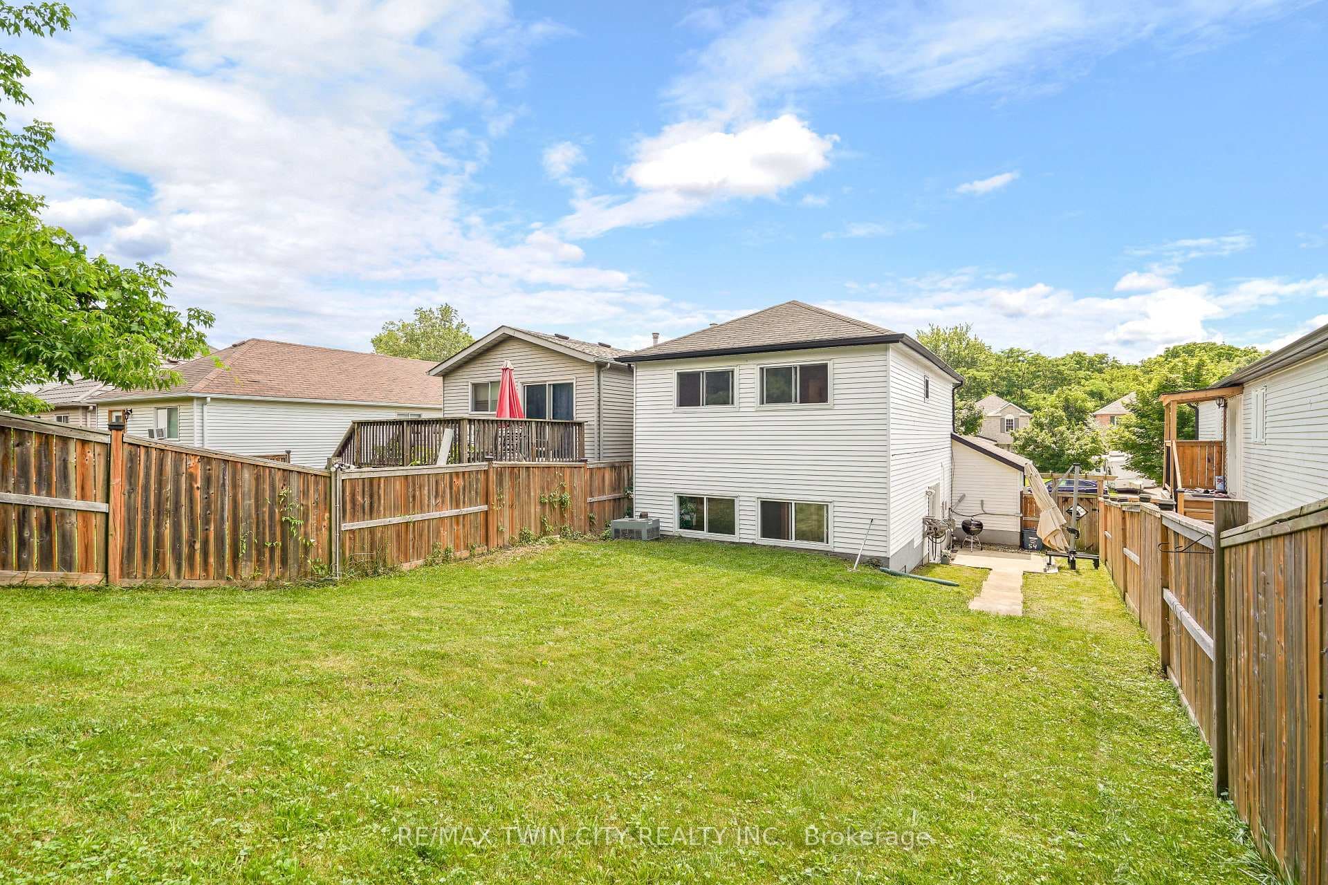 54 D'Aubigny Road photo 33