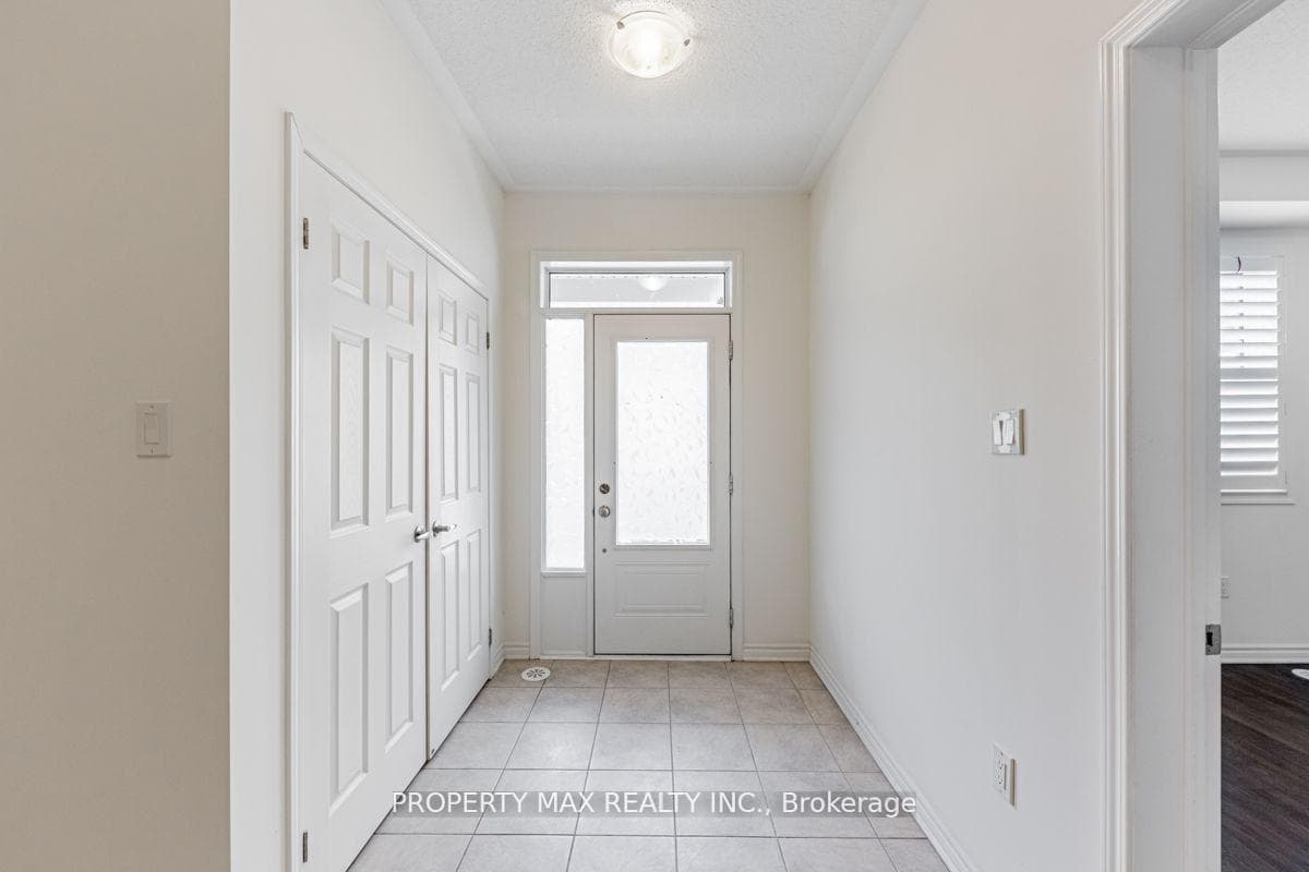 8 Thomas Swanson Street photo 2