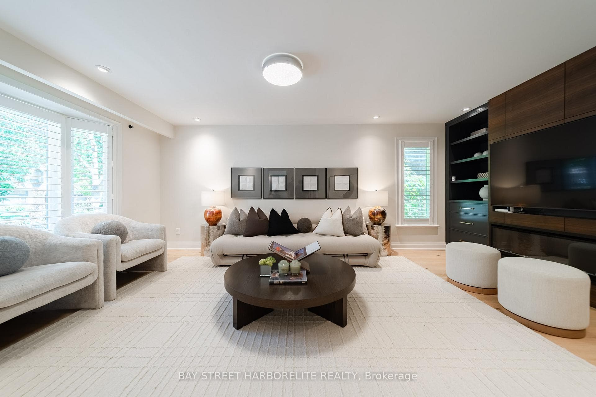 2366 Devon Road photo 3