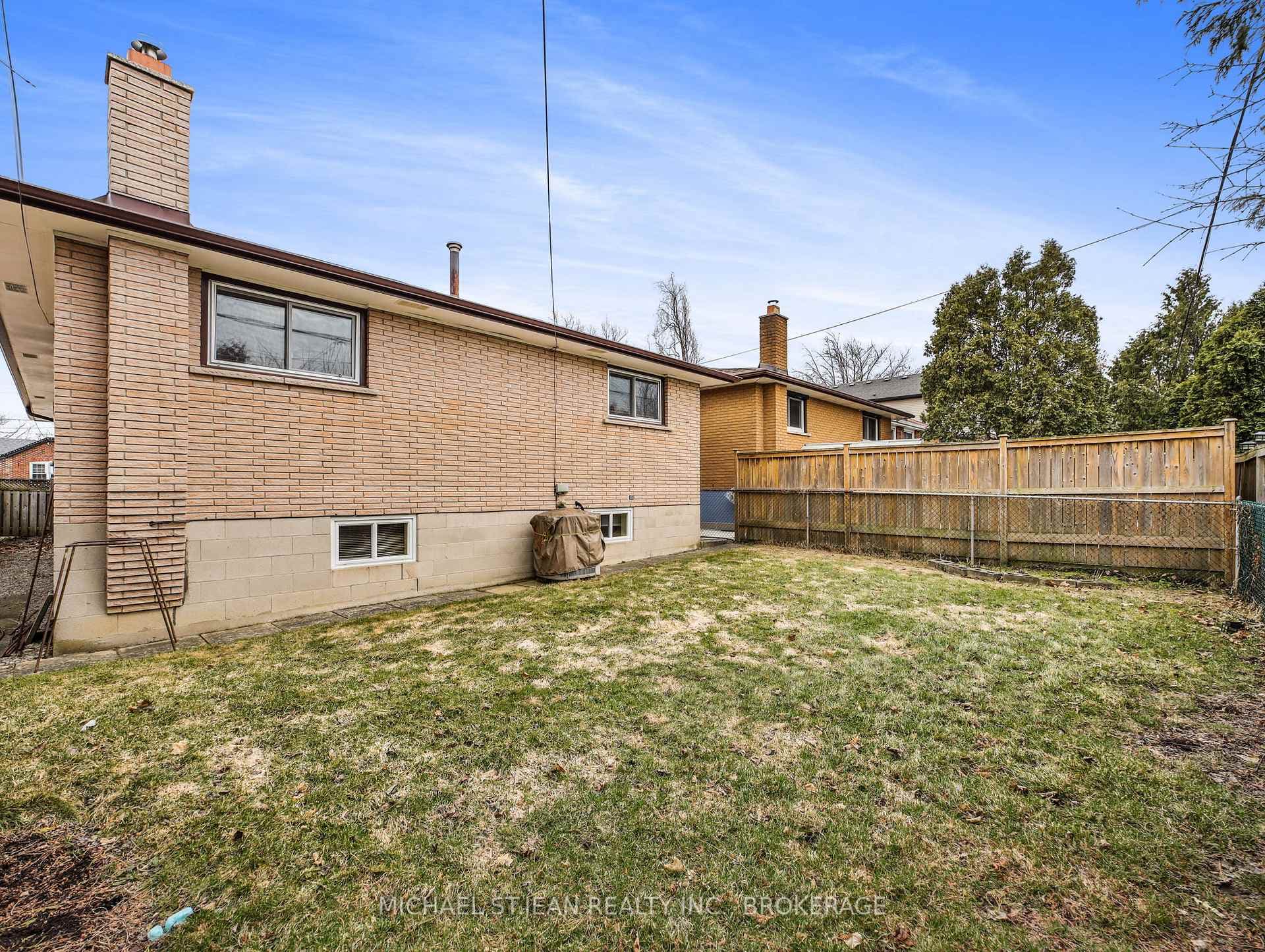 256 West 18th Street photo 36