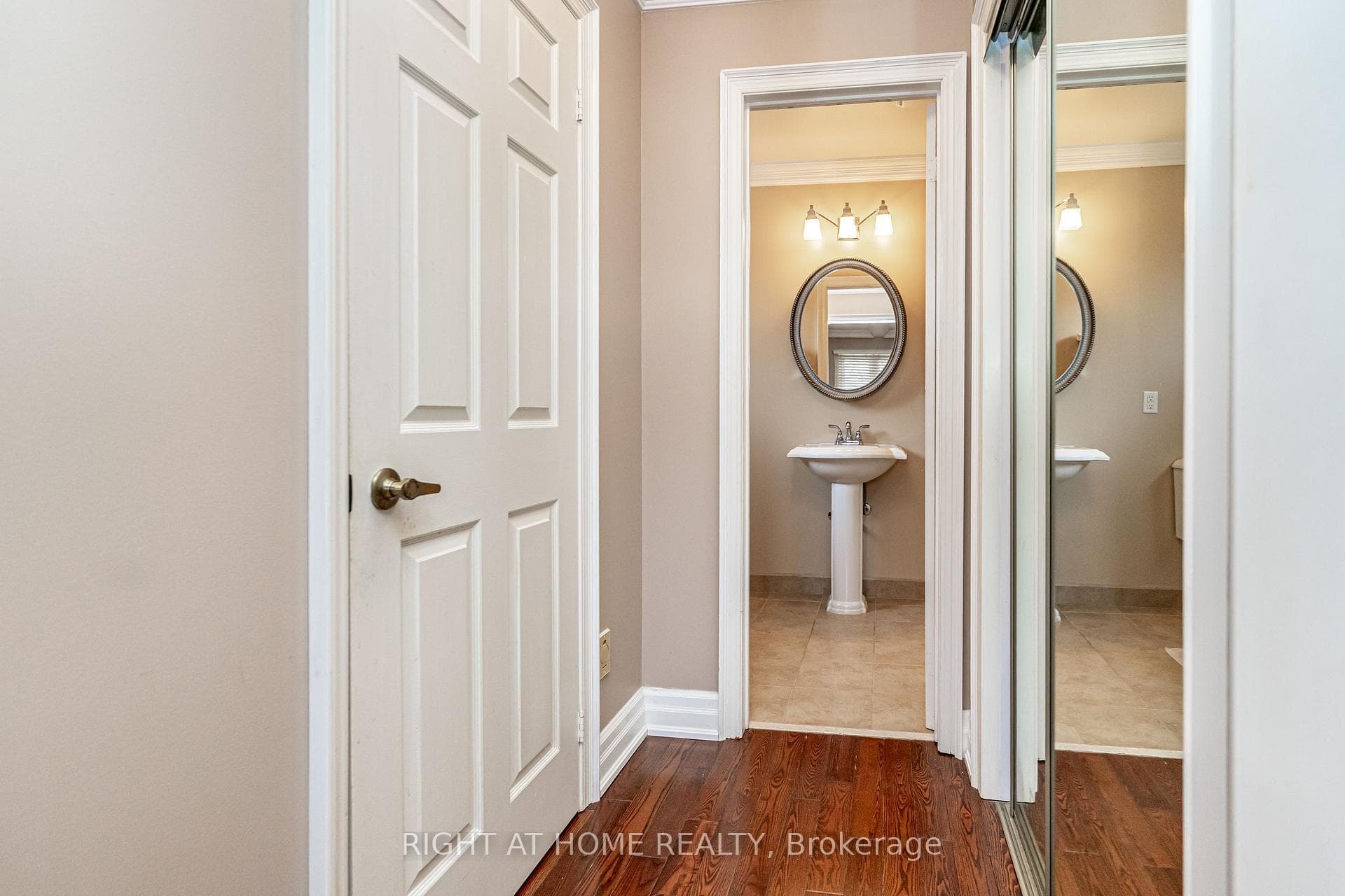 2136 Wincanton Crescent photo 23