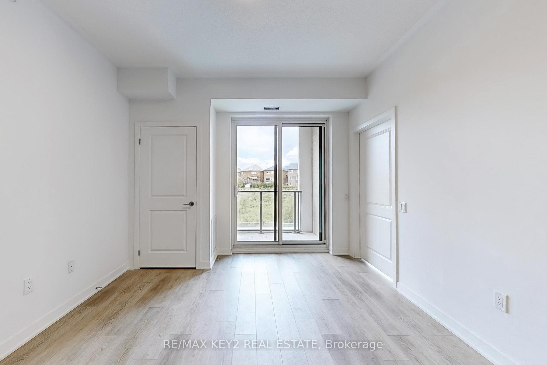 385 Arctic Red Drive Unit 214 photo 6