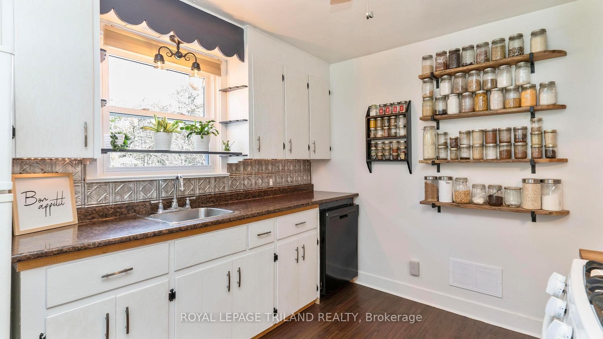 578 Creston Avenue photo 12