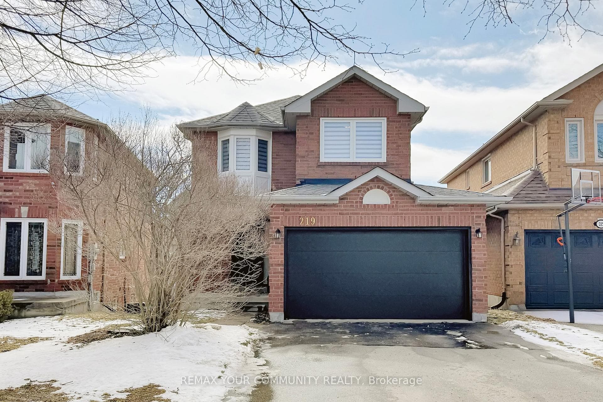219 Surgeoner Crescent photo 3
