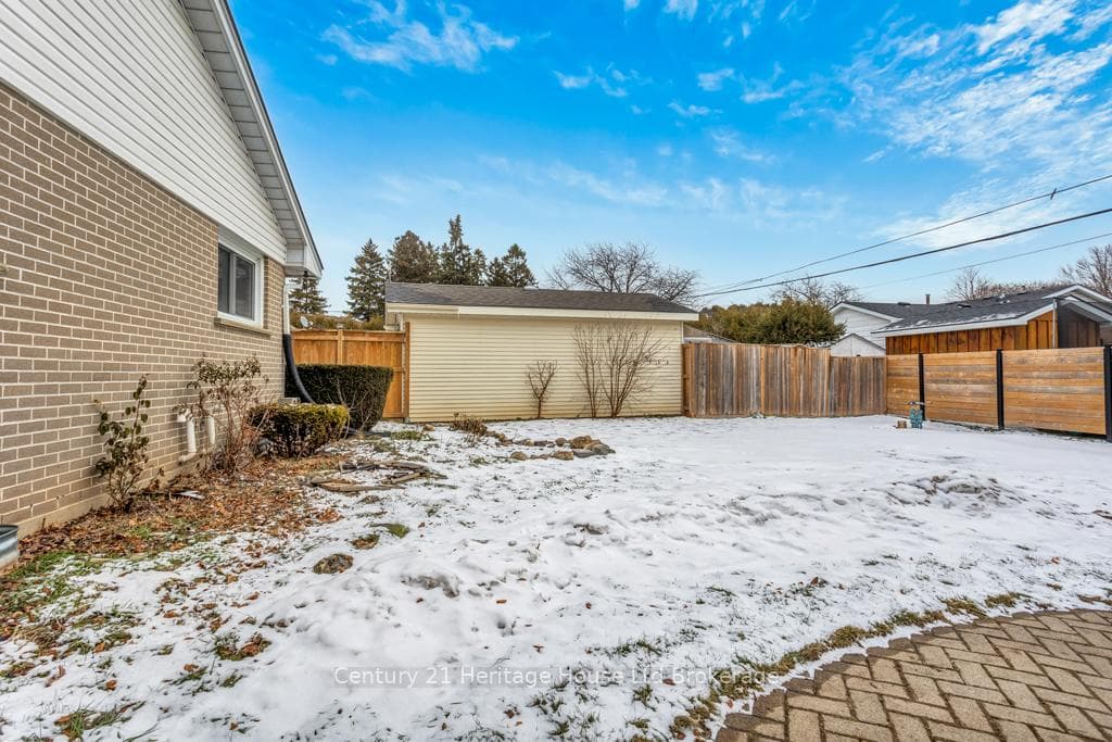 109 Lyndale Crescent photo 21