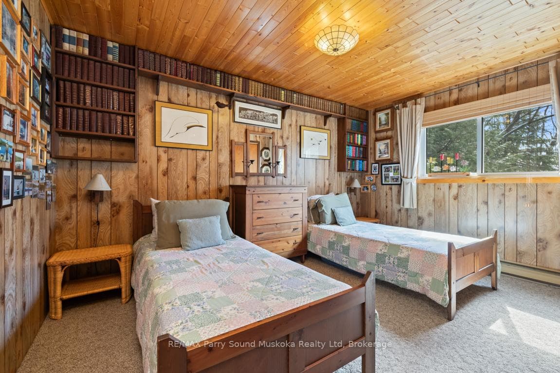 Spacious 2nd bedroom