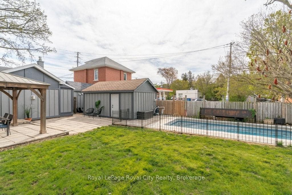 554 Woolwich Street photo 39