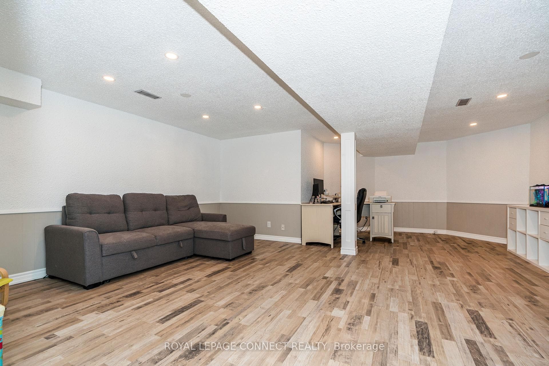 139 Adele Crescent photo 20