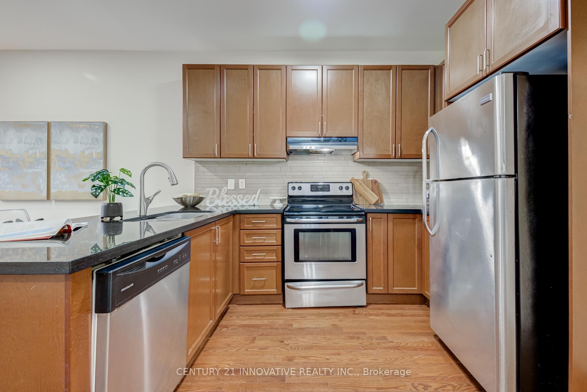 875 Transom Crescent photo 12