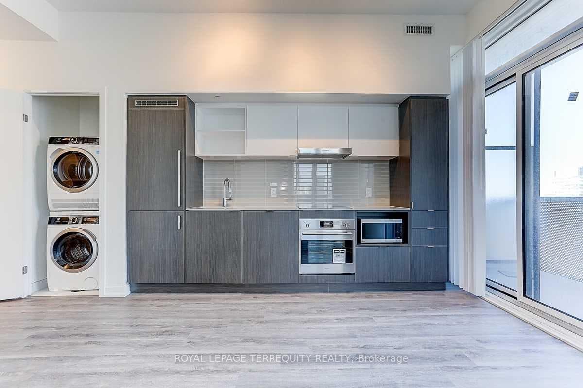 138 Downes Street Unit 3215 photo 19