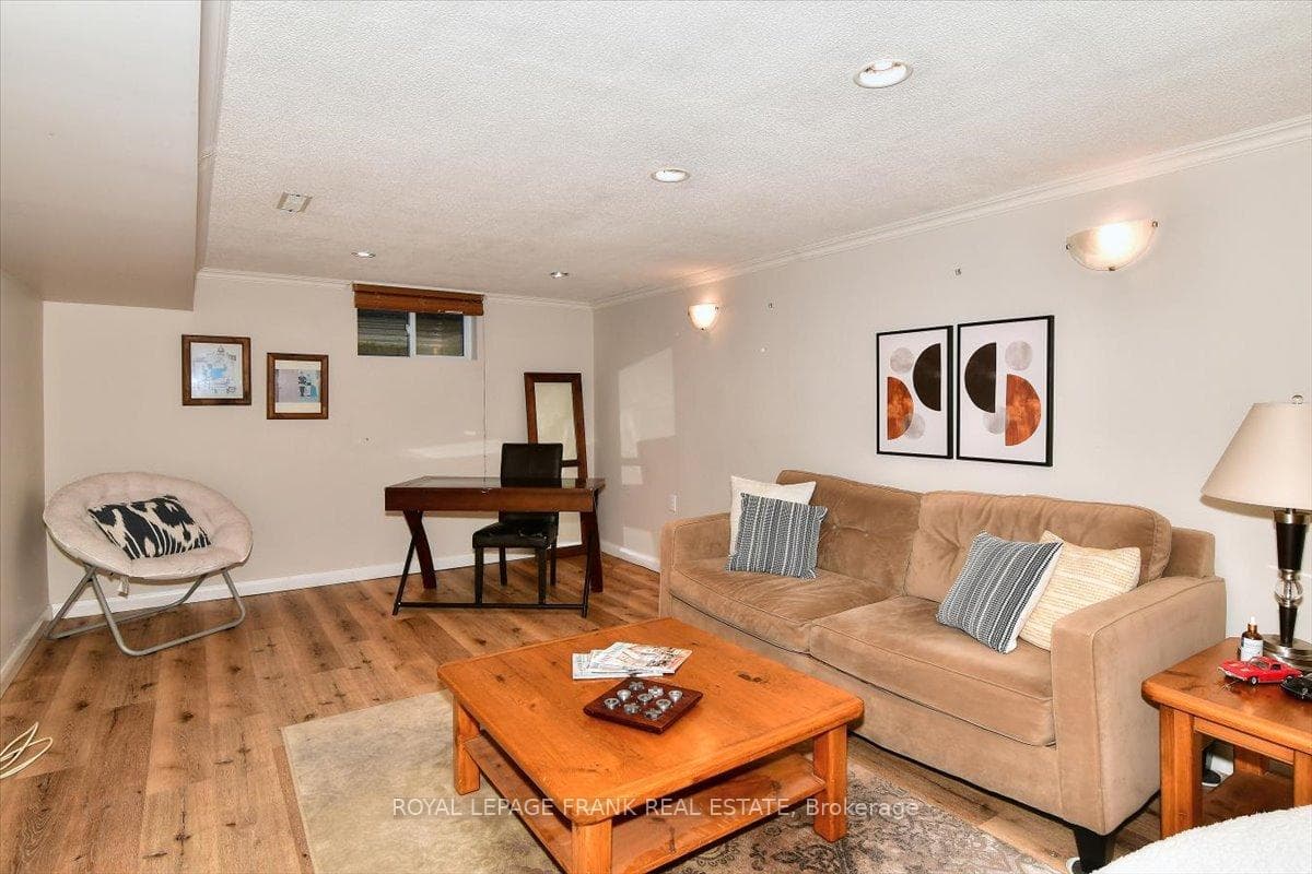 1369 Armstrong Drive photo 16
