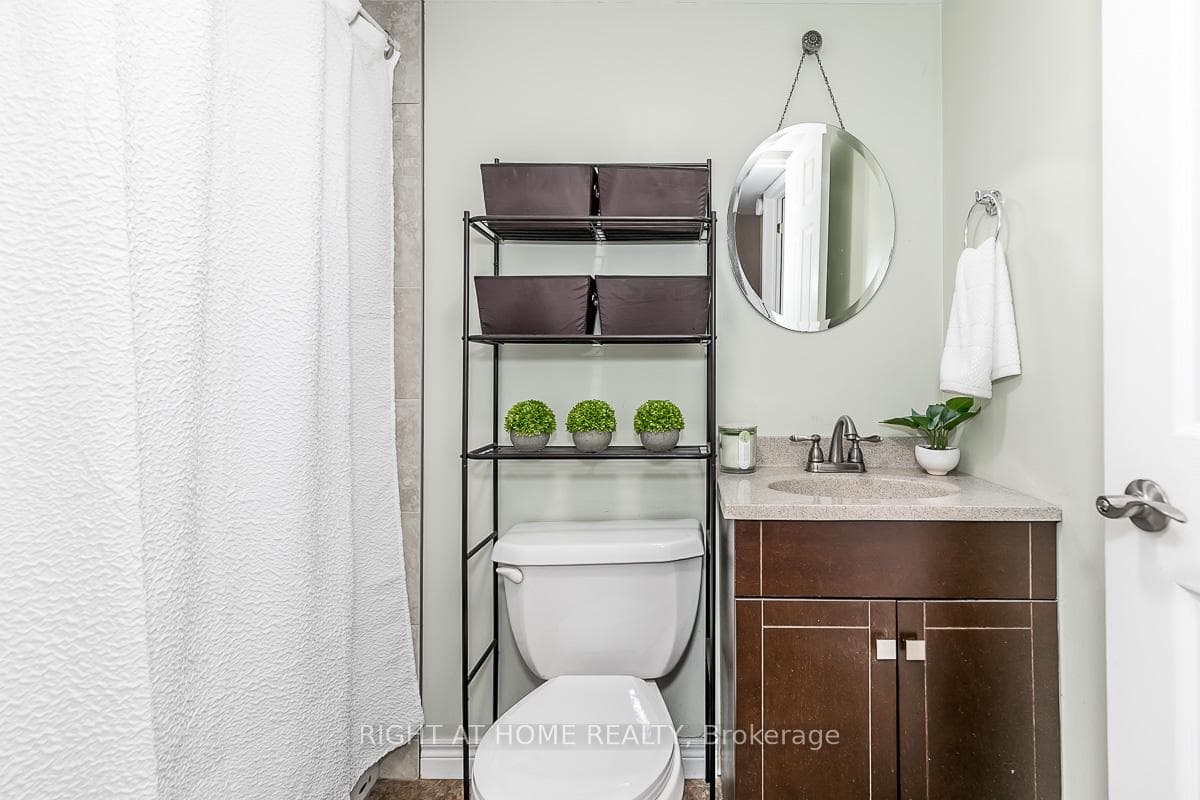 2nd Floor 4pc Bathroom