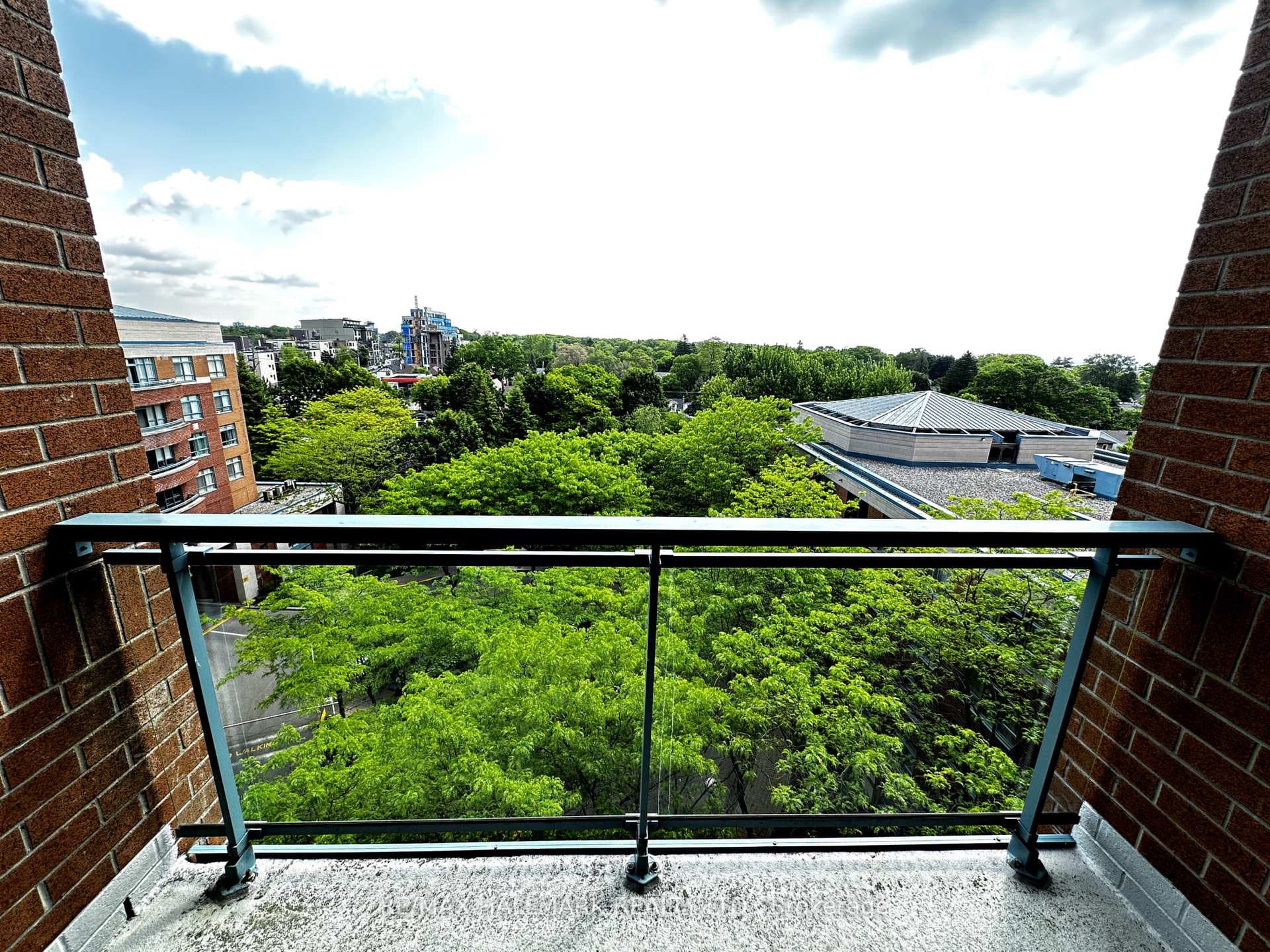 1093 Kingston Road Unit 810 photo 18