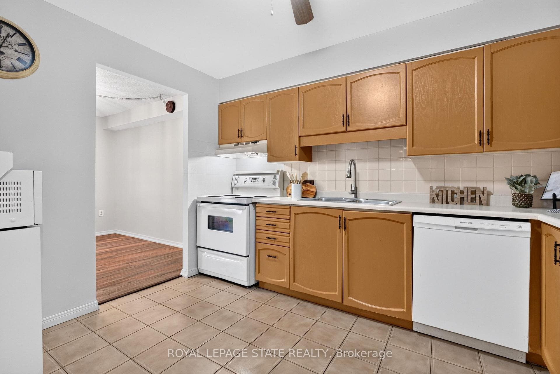 966 Queenston Road Unit 203 photo 16