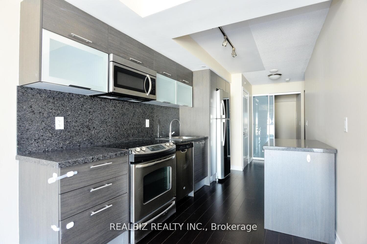 386 Yonge Street Unit 1516 photo 19