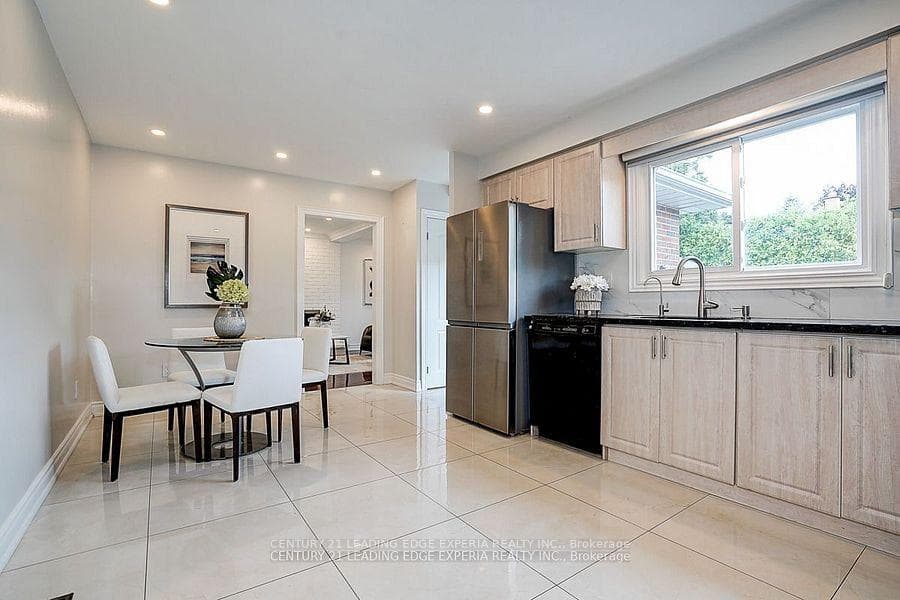 108 Collingsbrook Boulevard photo 17