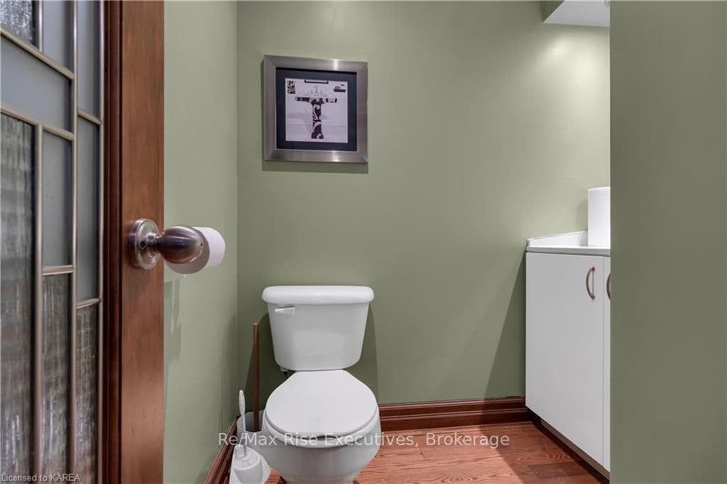 904 PRINCESS Street photo 8