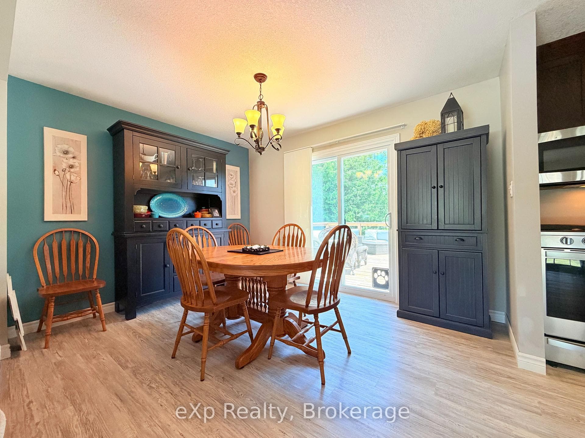 160 WESTFALL Crescent photo 7