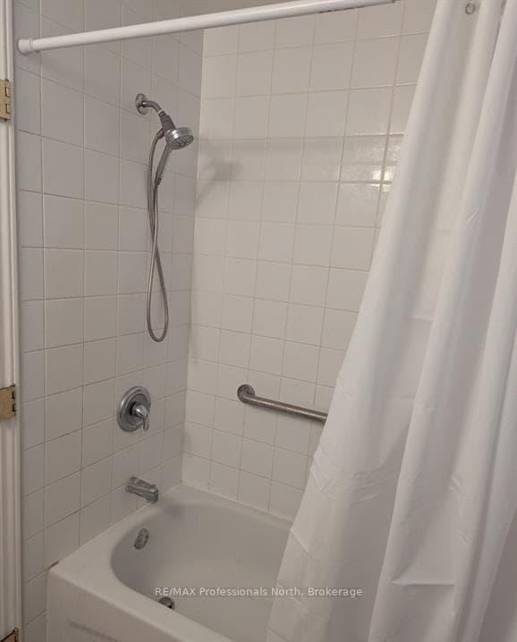 Lower level 4 pcs bathroom