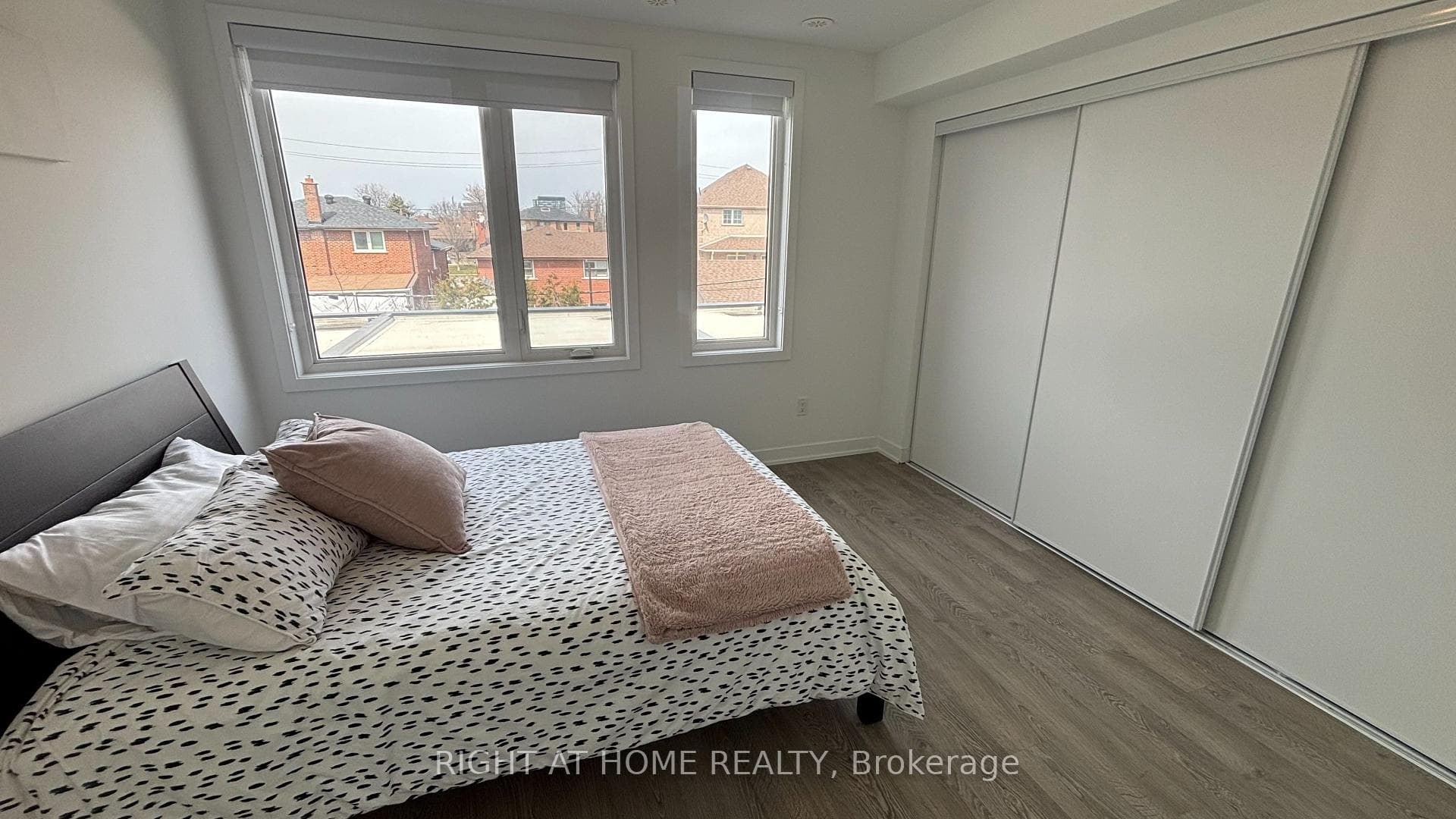 110 Green Gardens Boulevard photo 24