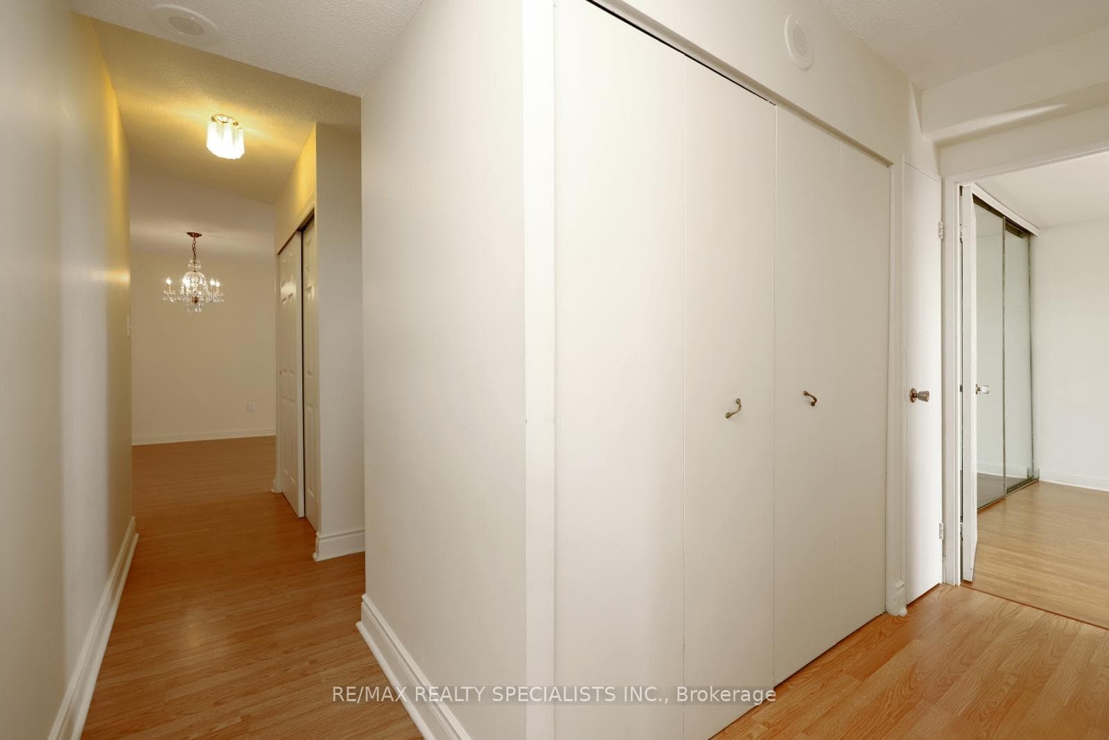820 BURNHAMTHORPE Road Unit 1602 photo 16
