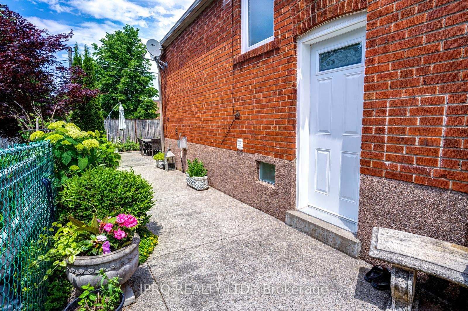 110 Trinnell Boulevard photo 5