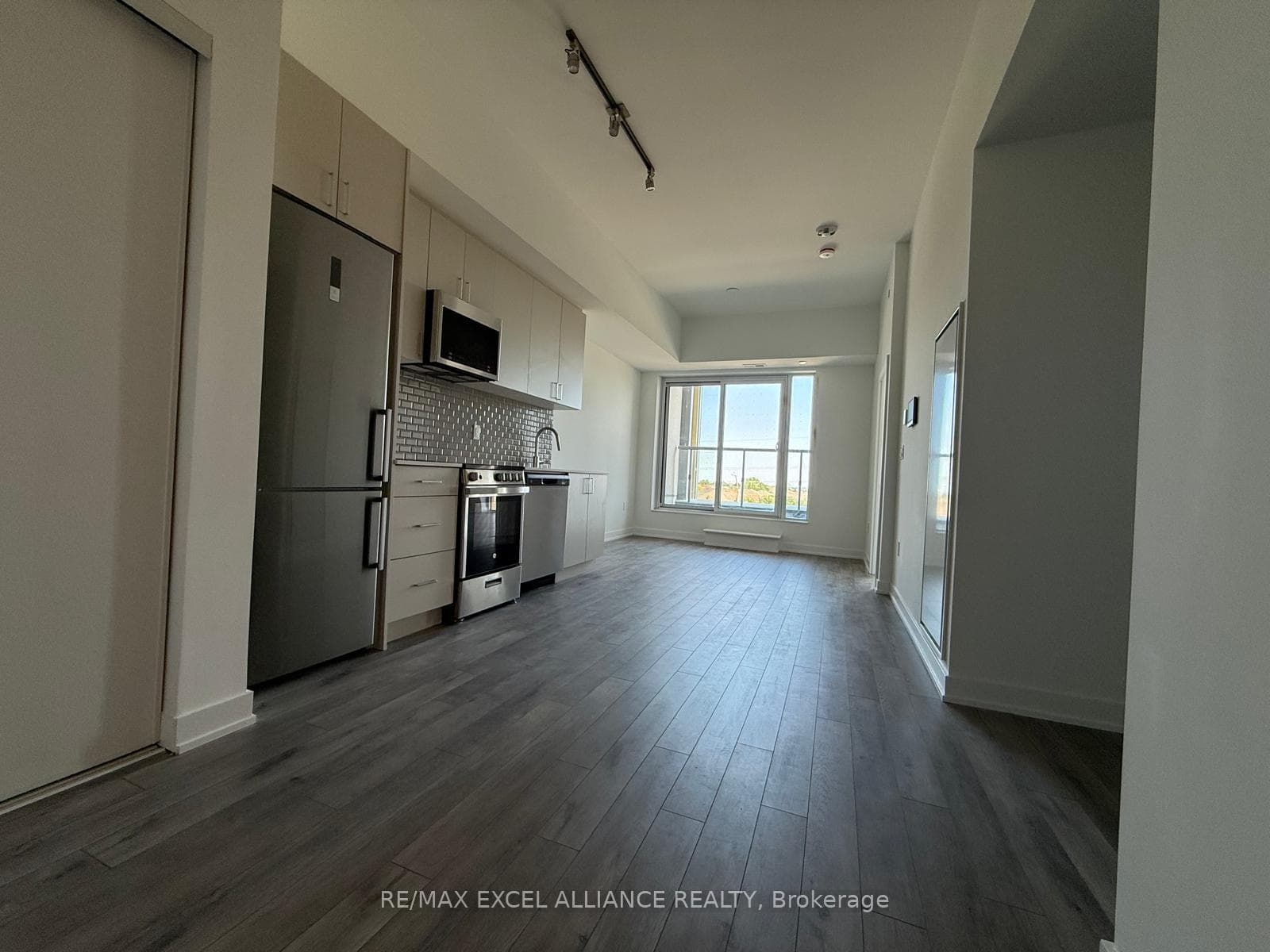 1005 Dundas Street Unit 550 photo 6