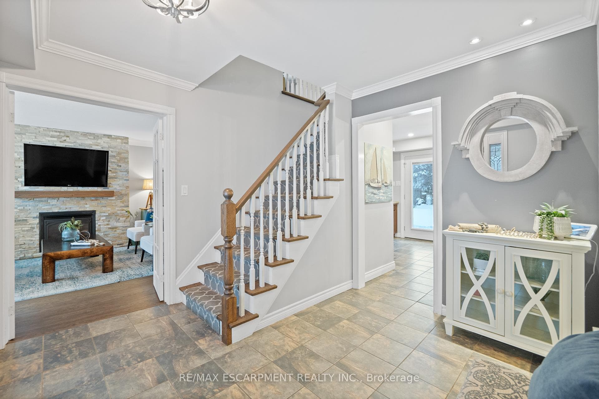344 Camelot Court photo 4