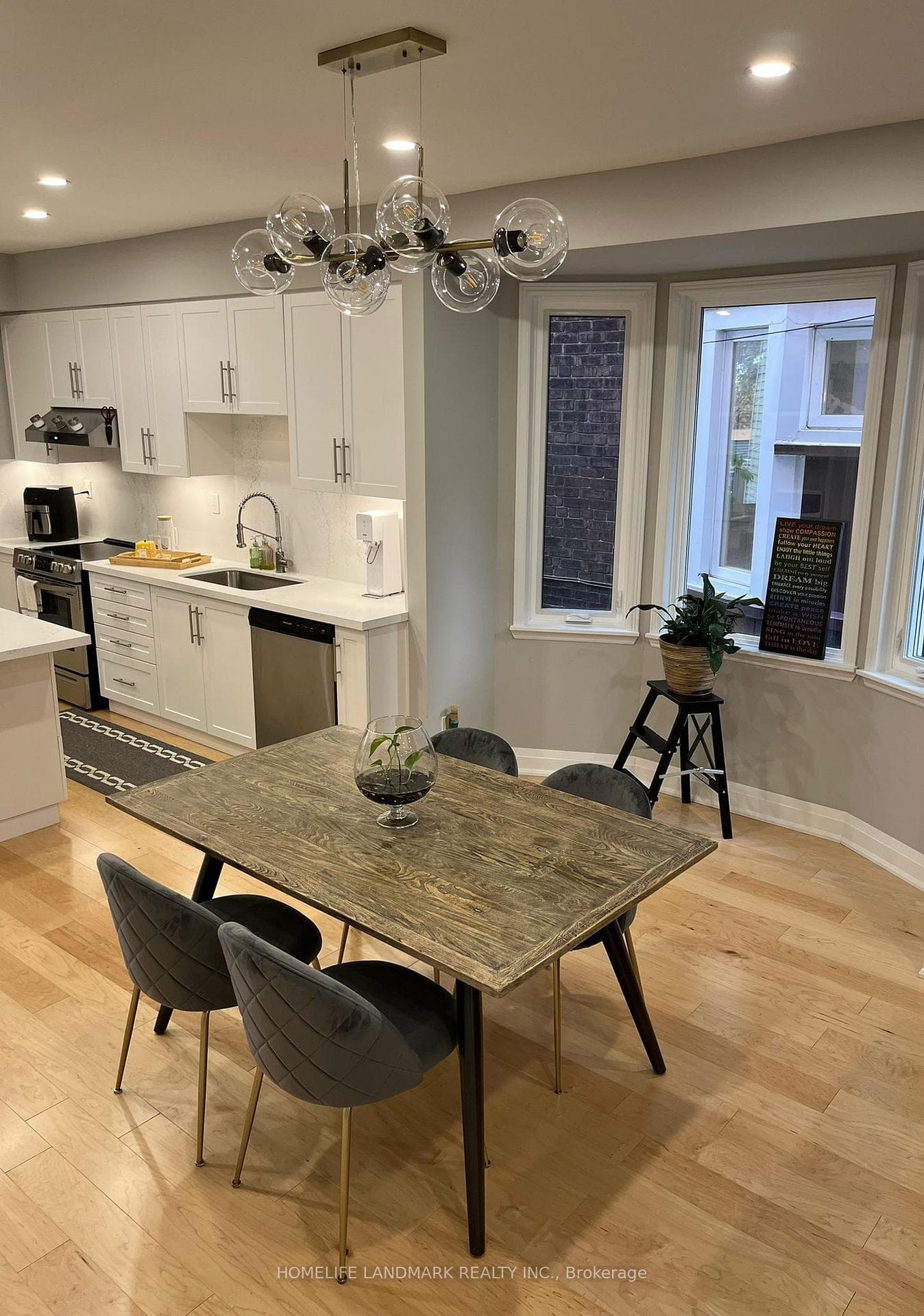 1253 Gerrard Street photo 8