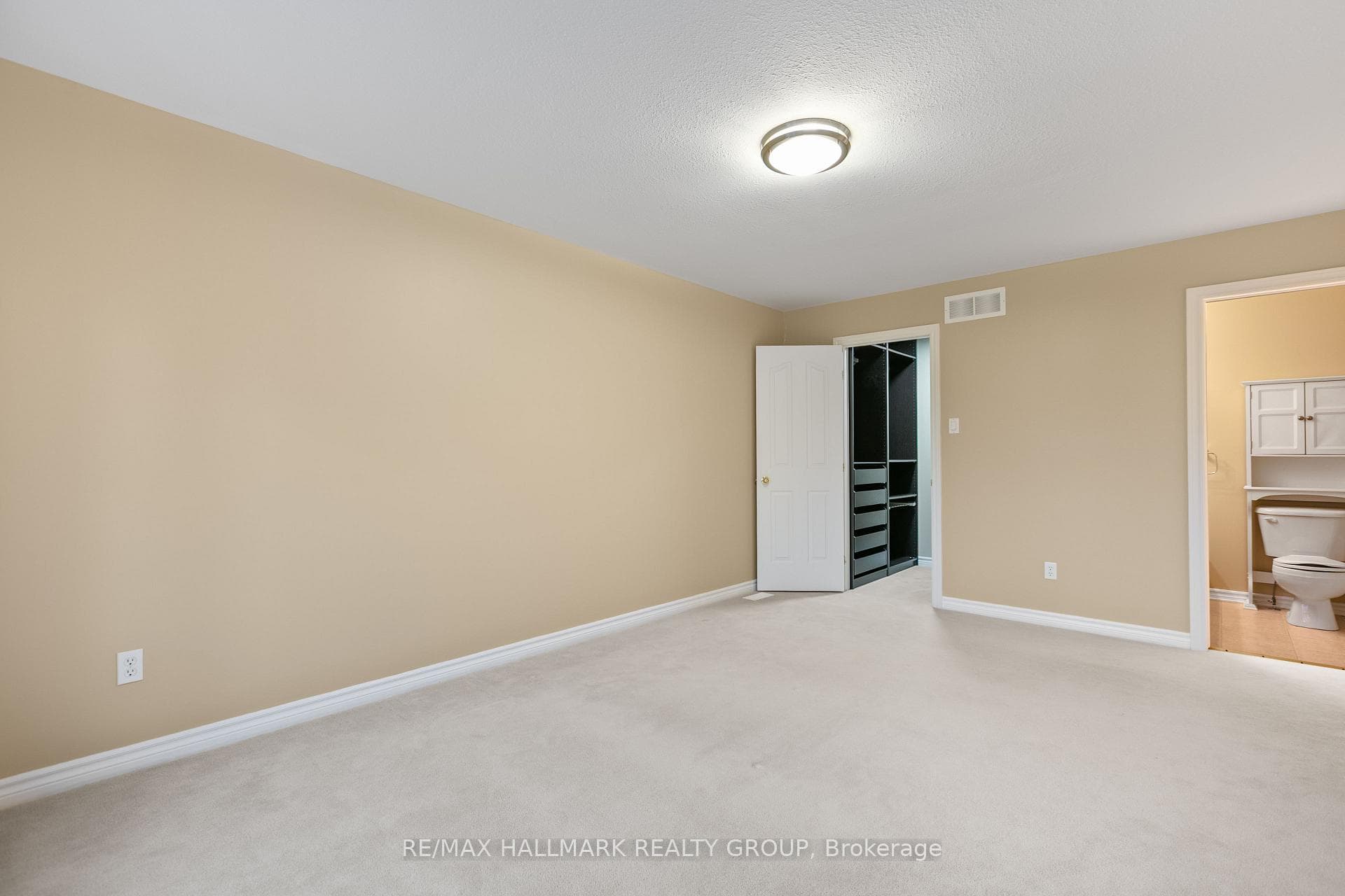 111 Woliston Crescent photo 23