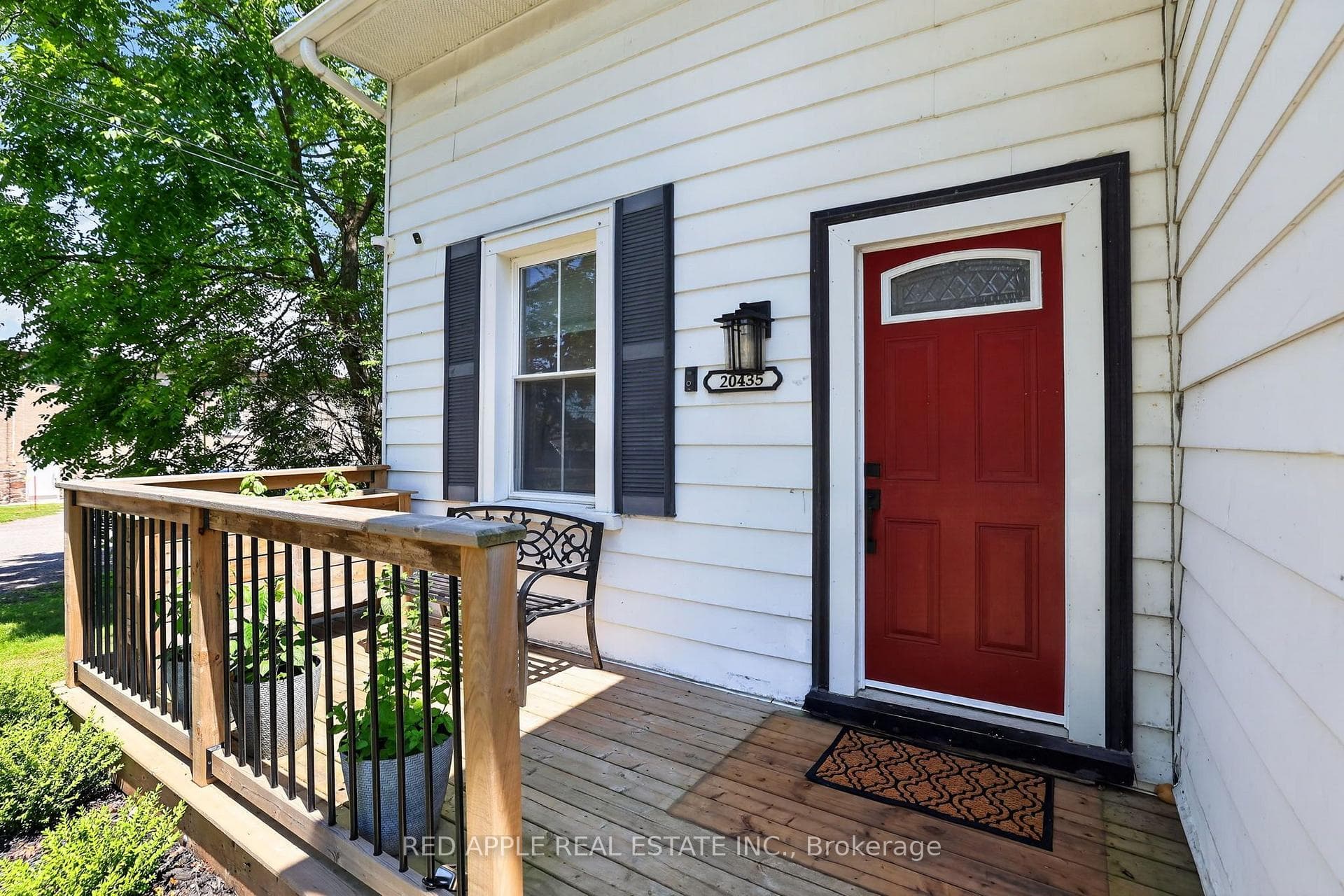 20435 Leslie Street photo 3