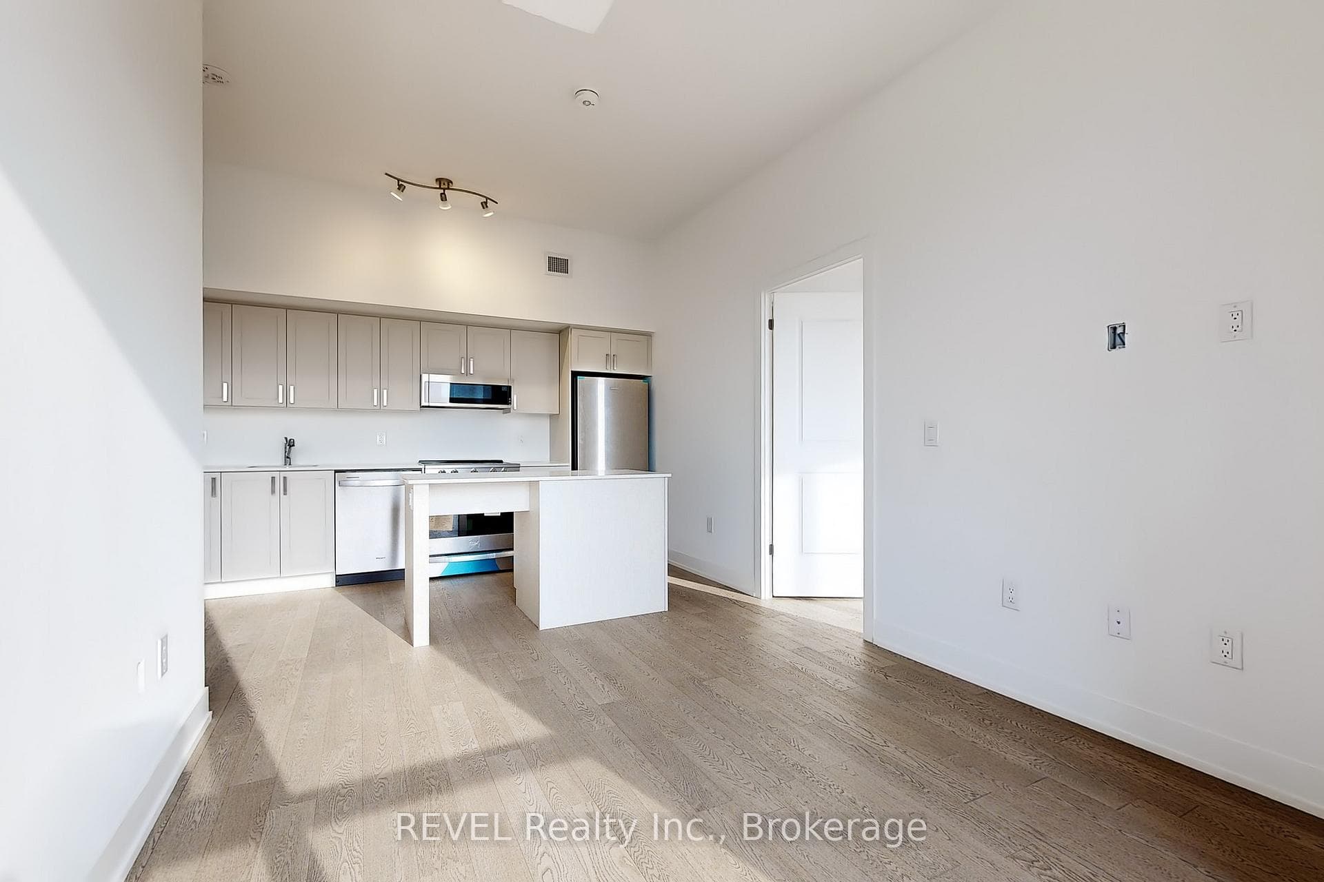 1063 Douglas McCurdy Comm Circle Unit 602 photo 5